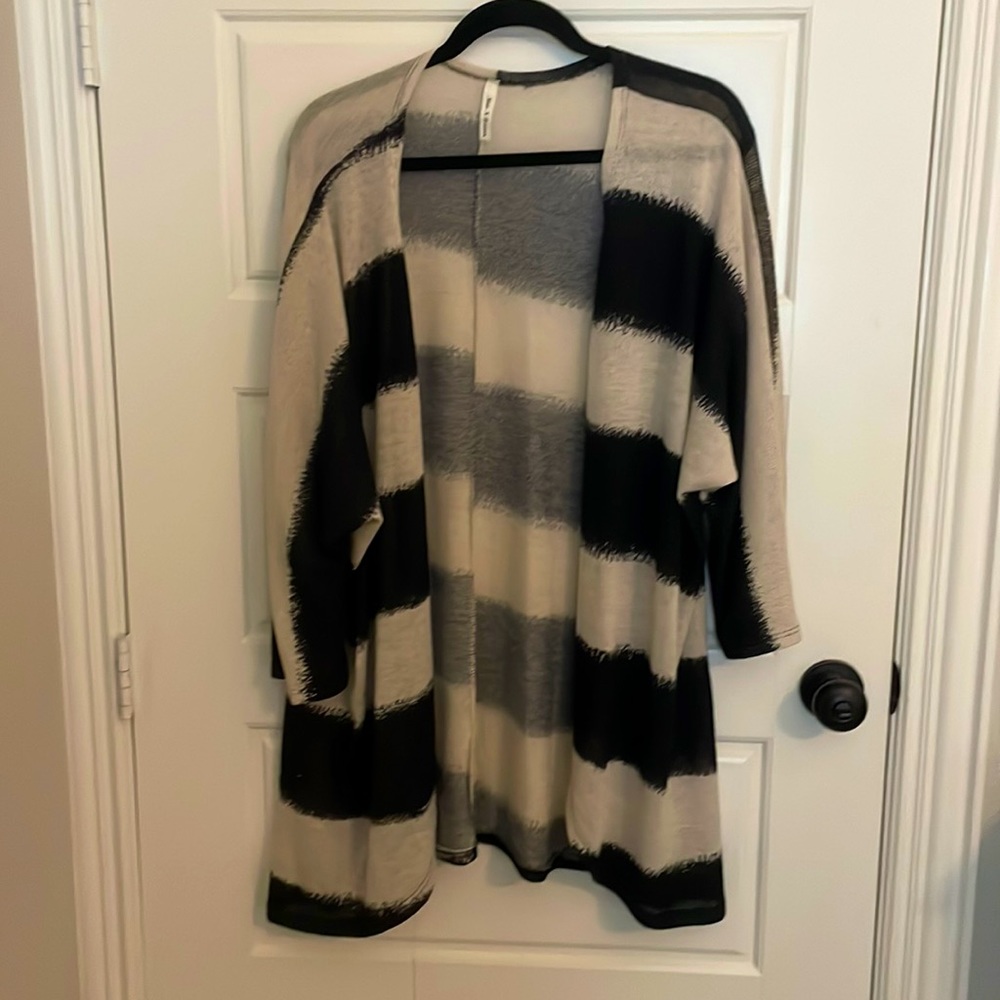 Super cute black and tan lightweight cardigan Sz 1X